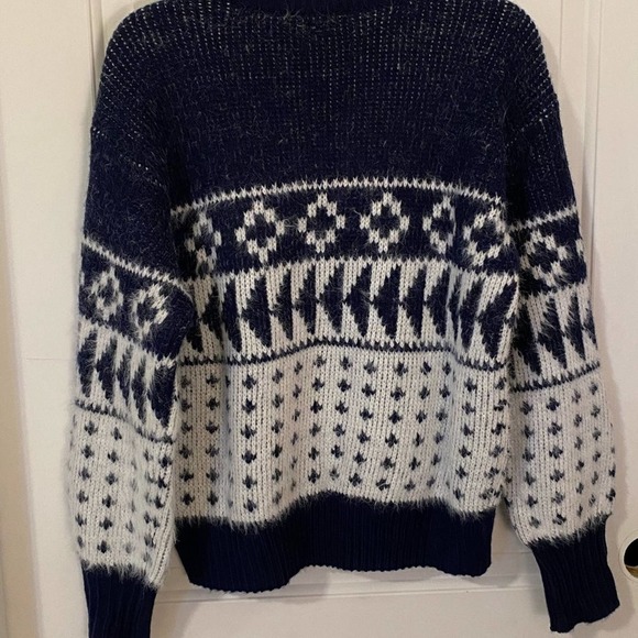 ANA crew neck sweater size large - Picture 3 of 8